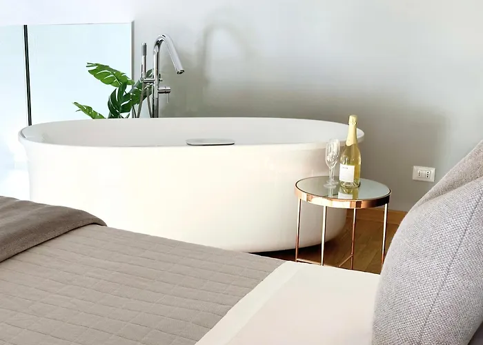 Apartment Jacuzzi Luxury In The Town Centre *